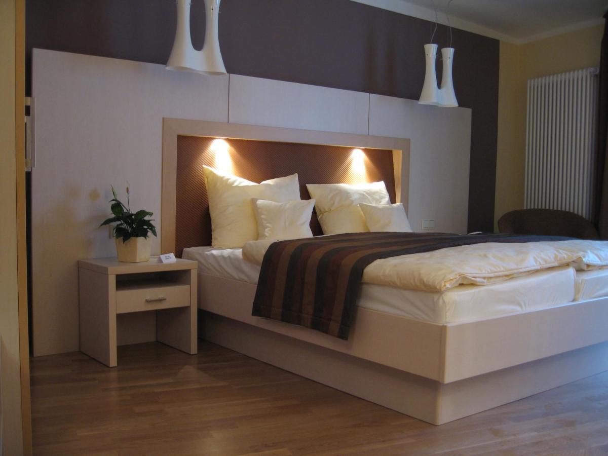 Gaestehaus Ressler Harxheim Экстерьер фото